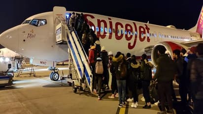 सुमी से सुरक्षित लौटा बेटा तो रो पड़े कश्मीर के संजय पंडित, बोले- ये मेरा नहीं, मोदीजी का बेटा वापस लौटा है