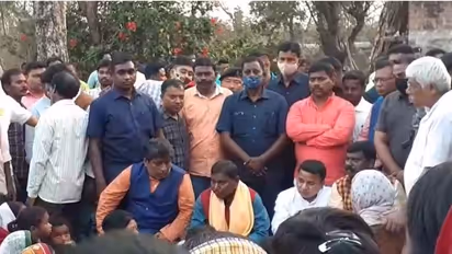 পুরুলিয়ায় আদিবাসী যুবকের মৃত্যু ঘিরে রাজনৈতিক তরজা, পরিবারের পাশে থাকার আশ্বাস অর্জুন মুন্ডার