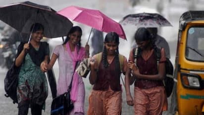 கனமழை எச்சரிக்கை - நாளை பள்ளி, கல்லூரிகளுக்கு விடுமுறை !!