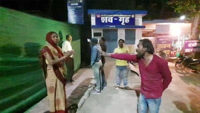 मुर्दाघर पहुंचा बाबा बोला, लाश निकालो..मैं अभी उसे जिंदा करता हूं, 2 मिनट में देखो चमत्कार..देखिए शॉकिंग कांड