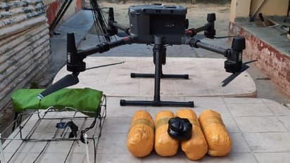 পাকিস্তানের নতুন ষড়যন্ত্র, পঞ্জাবের ফিরোজপুর সেক্টরে ড্রোনে করে মাদকের প্যাকেট পাচারের চেষ্টা