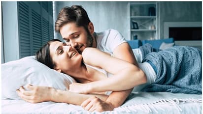 పడక గదిలో దంపతులిద్దరూ ఇలా చేస్తే శృంగారాన్ని పూర్తిగా ఆస్వాదించగలరు?