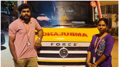 Woman delivered in Car : യുവതി കാറിനുള്ളില്‍ പ്രസവിച്ചു, രക്ഷകരായി ആംബുലന്‍സ് ജീവനക്കാര്‍