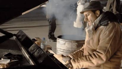 'Piano Man' : പോളണ്ട് അതിർത്തിയിലെത്തിയവരെ പിയാനോ വായിച്ച് സ്വാഗതം ചെയ്യാൻ ജർമ്മൻ കലാകാരൻ