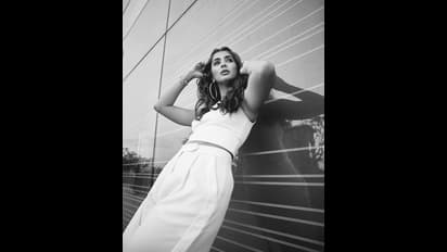 Pooja Hegde Latest Pics : బ్లాక్ అండ్ వైట్ ఫొటోలతో మైండ్ బ్లాక్ చేస్తున్న పూజా హెగ్దే.. గ్లామర్ షోతో మైస్మరైజ్