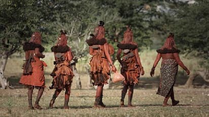 Himba culture : അതിഥികൾക്കൊപ്പം ഭാര്യയെ ഉറങ്ങാനനുവദിക്കും, വ്യത്യസ്തമാണ് ഇവിടെ സംസ്കാരം!