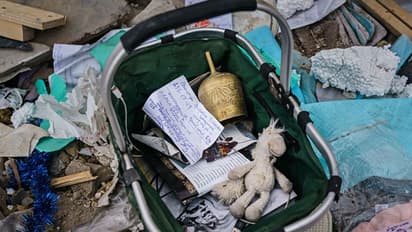 চারিদিকে শুধু ধ্বংস আর মৃত্যুর হাহাকার - ছবিতে ছবিতে যুদ্ধ-বিধ্বস্ত ইউক্রেন