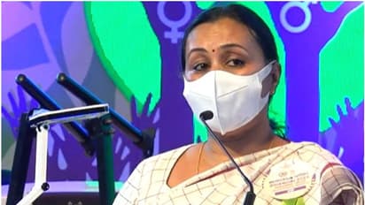 നടിയുടെ പോസ്റ്റിൽ 'പോയി ചത്തൂടേ' എന്ന് കമന്റ്; മാറാത്ത മനോഭാവമെന്ന് മന്ത്രി വീണ ജോർജ്