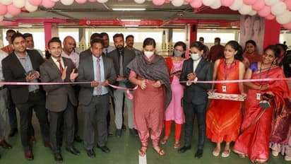 സ്ത്രീകള്ക്കായി പിങ്ക് പാര്ക്കിംഗുമായി ലുലുമാള്, ഉദ്ഘാടകയായി മേയർ ആര്യ