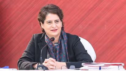 మునుగోడుపై వేగం పెంచిన కాంగ్రెస్.. రేపు ఢిల్లీలో కీలక సమావేశం.. తెలంగాణపై ప్రియాంక గాంధీ ఫోకస్..!