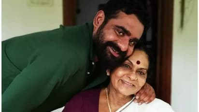 Sidharth Bharathan : 'ഇന്ന് അമ്മയുടെ ജന്മദിനം'; തിരികെ ജോലിയിലേക്കെന്ന് സിദ്ധാര്ത്ഥ് ഭരതന്