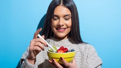 জীবনযাত্রায় এই ১০টি পরিবর্তন আনুন, সুস্থ থাকার সঙ্গে বয়স থাকবে নিয়ন্ত্রণে