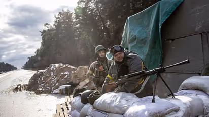 Amid war, Russia, Ukraine’s foreign ministers discuss Putin-Zelenskyy summit to end conflict