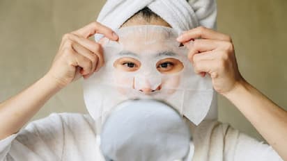 রোজ ঘুমাতে যাওয়ার আগে এই পাঁচটি কাজ করুন, ত্বক উজ্জ্বল হবে এই সহজ টোটকায়