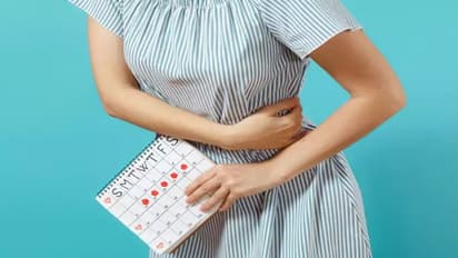 Menstrual Cramps : ആർത്തവസമയത്തെ അസ്വസ്ഥകൾ അകറ്റാൻ ഭക്ഷണത്തിൽ ശ്രദ്ധിക്കേണ്ടത്...