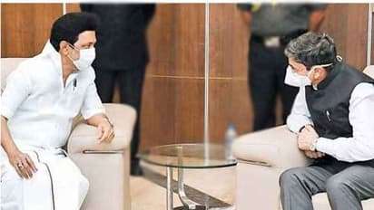 நீட் மசோதாவை காலம் தாழ்த்தும் ஆளுநர்...! முதலமைச்சர் திடீர் சந்திப்பு...?