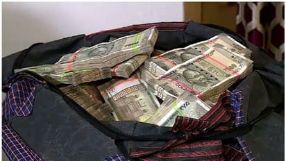 മലപ്പുറത്ത് വൻ കുഴൽപ്പണ വേട്ട; 4 കോടിയിലധികം പിടിച്ചെടുത്തു, ഒരാഴ്ച്ചക്കിടെ പിടിച്ചെടുത്തത് 9 കോടിയായി