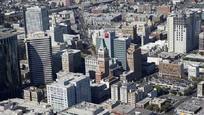 കൺവെൻഷൻ സെന്ററിന്റെ ചുമരിൽ സൂക്ഷിച്ച നിലയിൽ മൃതദേഹം!