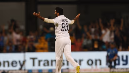 IND vs SL 2nd Test: भारत ने शानदार गेंदबाजी से की कमजोर बल्लेबाजी की भरपाई, श्रीलंका की हालत खराब