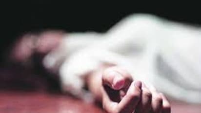 Student Suicide: பரபரப்பு..!பள்ளியின் மாடியிலிருந்து குதித்து தற்கொலை செய்துக்கொண்ட மாணவி..