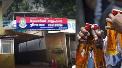 ഗുണ്ടാസംഘത്തോടൊപ്പം യൂണിഫോമില് മദ്യപാനം: ചിത്രം പുറത്തായി, പൊലീസുകാരന് സസ്പെന്ഷന്