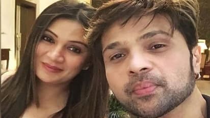 पत्नी से लंबे दिखने के चक्कर में Himesh Reshammiya ने किया वो काम कि उड़ा मजाक, आप खुद ही देख लें