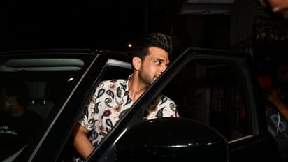 ನಿಶ್ಚಿತಾರ್ಥ ಆಯ್ತು ಅಂದುಕೊಂಡ್ರೆ ತಂದೆ ತಾಯಿ ವಿವಾಹ ವಾರ್ಷಿಕೋತ್ಸವ ಎಂದ ನಟ ಕರಣ್ ಕುಂದ್ರಾ!