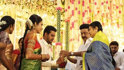 மனைவிக்கு இன்ப அதிர்ச்சி கொடுத்த ஸ்டாலின்..! திருமண விழாவில் சர்ப்ரைஸ்..!