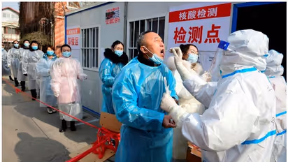 ചൈനയിൽ വീണ്ടും വൻ കൊവിഡ് വ‍ർധന, നഗരങ്ങളിൽ ലോക്ക്ഡൗൺ, സ്കൂളുകളടച്ചു