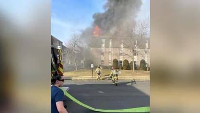 Viral Video : തീപിടിച്ച കെട്ടിടത്തില്‍ നിന്ന് സാഹസികമായി രക്ഷപ്പെടുന്ന അച്ഛനും കുഞ്ഞും; വീഡിയോ