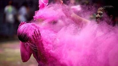 Holi 2022: ఈ హోలీకి నేచురల్ కలర్స్ ను ఇంట్లోనే ఇలా తయారుచేసుకోండి..