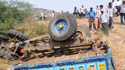 सोलापुर हादसा : कोई नींद में तो कोई कर रहा था भजन-कीर्तन..अगले ही पल बिछ गईं लाशें, चीख भी नहीं निकली