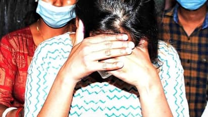 புத்தகக் கண்காட்சியில் பிக்பாக்கெட் அடித்த நடிகை கைது - 30 பேரின் பர்சுகளை அபேஸ் செய்தது அம்பலம்