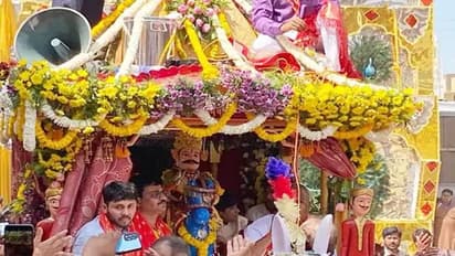 सज-धजकर नगर भ्रमण पर निकले बाबा खाटू श्याम, एक झलक पाने उमड़ा आस्था का सैलाब, भीड़ देख पुष्पवर्षा कैंसिल