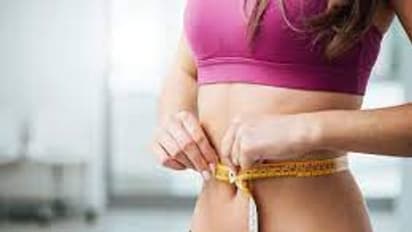 లావుగా ఉండడం వల్ల నలుగురిలో కలవలేకపోతున్నారా.. ఈ పదార్దాలు తిని బరువు తగ్గాండి!