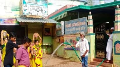 ‘இதுதாண்டா தமிழ்நாடு..!’ மாரியம்மன் கோவில் பக்தர்களுக்கு இசுலாமியர்கள் செய்த தொண்டு..