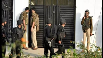 भोपाल में पकड़े गए आतंकियों को कोर्ट ने 14 दिनों रिमांड पर भेजा, पुलिस ने सुनाई रात 3 बजे इनको पकड़ने की कहानी