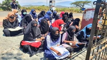 ಶಿಕ್ಷಣ, ಧರ್ಮ ಎರಡು ಕಣ್ಣುಗಳಿದ್ದಂತೆ:  ಮಂಡ್ಯದ ಮುಸ್ಲಿಂ ವಿದ್ಯಾರ್ಥಿನಿ  ಮುಸ್ಕಾನ್ ಖಾನ್ ತಂದೆ ಹೇಳಿಕೆ