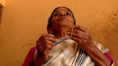 ದೇಗುಲದಲ್ಲಿ ನಡೆಯಿತು ವಿಚಿತ್ರ : ಚಿನ್ನದ ಸರ ಕಳೆದುಕೊಂಡಾಕೆಗೆ ಸಿಕ್ತು ಚಿನ್ನದ ಬಳೆ