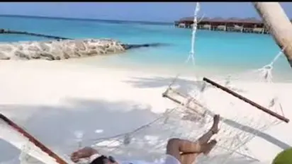 ಮಾಲ್ಡೀವ್ಸ್‌ನಲ್ಲಿ ಬಿಕಿನಿ ಧರಿಸಿದ ಹಿರಿಯ ನಟ ಶರತ್ ಕುಮಾರ್ ಪುತ್ರಿ ವರಲಕ್ಷ್ಮಿ!