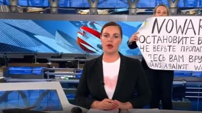 Russia Ukraine War: ರಷ್ಯಾ ಟೀವಿಯಲ್ಲಿ ಯುದ್ಧ ವಿರೋಧಿ ಫಲಕ ಹಿಡಿದ ಪತ್ರಕರ್ತೆಗೆ 15 ವರ್ಷ ಜೈಲು?
