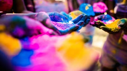 Holi: రంగుల నుంచి చర్మాన్ని రక్షించే నూనెలు ఇవి..!