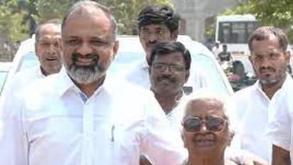 32 ஆண்டுகளுக்கு பிறகு வெளியே வந்த பேரறிவாளன்.. மகனை பார்த்து மகிழ்ச்சியில் பொங்கிய தாய்..