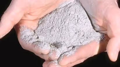 ഭർത്താവിന്റെ വഴി വിട്ട് ബന്ധങ്ങൾ അറിയുന്നത് മരണശേഷം, ചിതാഭസ്മം തിന്ന് കലിപ്പടക്കി എഴുത്തുകാരി 