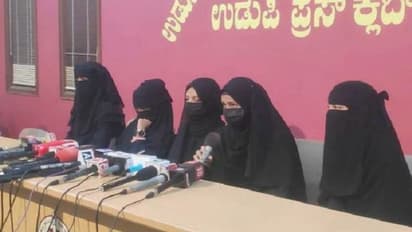 ಶಿಕ್ಷಣಕ್ಕಿಂತ ಧರ್ಮ ಮೇಲು ಎಂಬುದನ್ನು ಸಾಬೀತು ಮಾಡಿದ ಉಡುಪಿ ಹಿಜಾಬ್  ಹೋರಾಟಗಾರ್ತಿಯರು