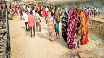 बाराबंकी में गोमती नदी में नाव पलटने से दर्जनों लोग लापता, एक बुजुर्ग का मिला शव