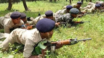दंतेवाड़ा में  जवानों और नक्सलियों के बीच जमकर हुई गोलीबारी, 2 महिला नक्सली को किया ढेर