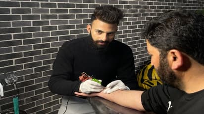 होटल की नौकरी में नहीं लगा मन तो अपनी लगन के बूते थ्री डी फास्टेस्ट टैटू आर्टिस्ट बने मुबाशीर बशीर बेग