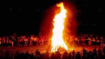 Holi 2022: होलिका दहन पर आज तक नहीं बना ग्रहों का ऐसा दुर्लभ शुभ संयोग, सुख-समृद्धि के लिए इस दिन ये काम करें