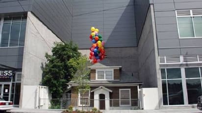 ഏഴുകോടി രൂപ വാഗ്ദാനം ചെയ്തു, മാൾ നിർമ്മിക്കാൻ വീട് വിൽക്കാതെ വൃദ്ധ, ഒടുവിൽ വീടിനു ചുറ്റും മാൾ!